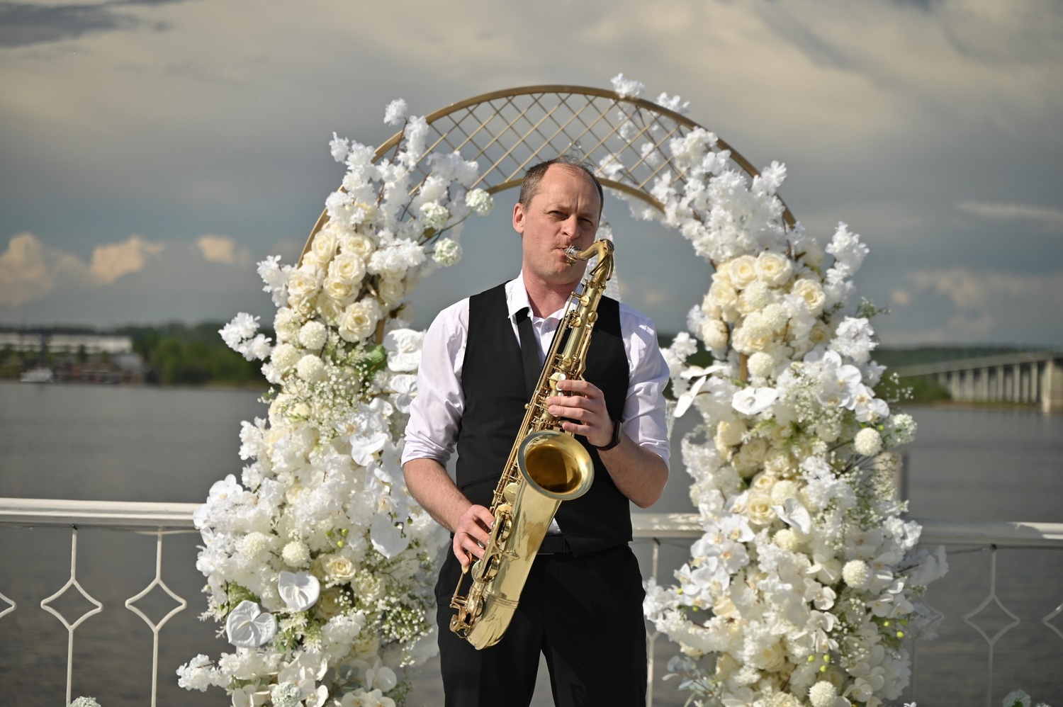 Музыкант саксофонист на свадьбу в Перми 